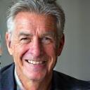 Porträt von Peter, 52, vor und nach seiner Anti-Aging-Transformation, wirkt jünger und vitaler